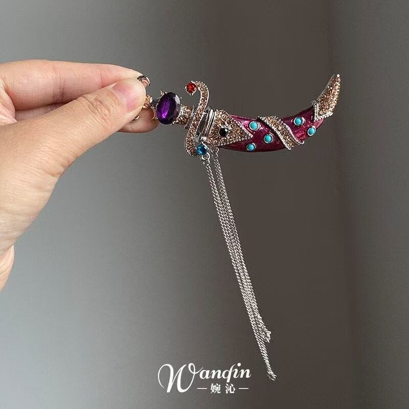「楼兰碎影」复古宫廷风紫色锆石镶嵌宝刀胸针女个性独特链条配饰