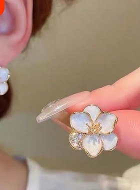 耳钉女小众设计感简约耳饰花朵新款潮白色花朵仙气耳环