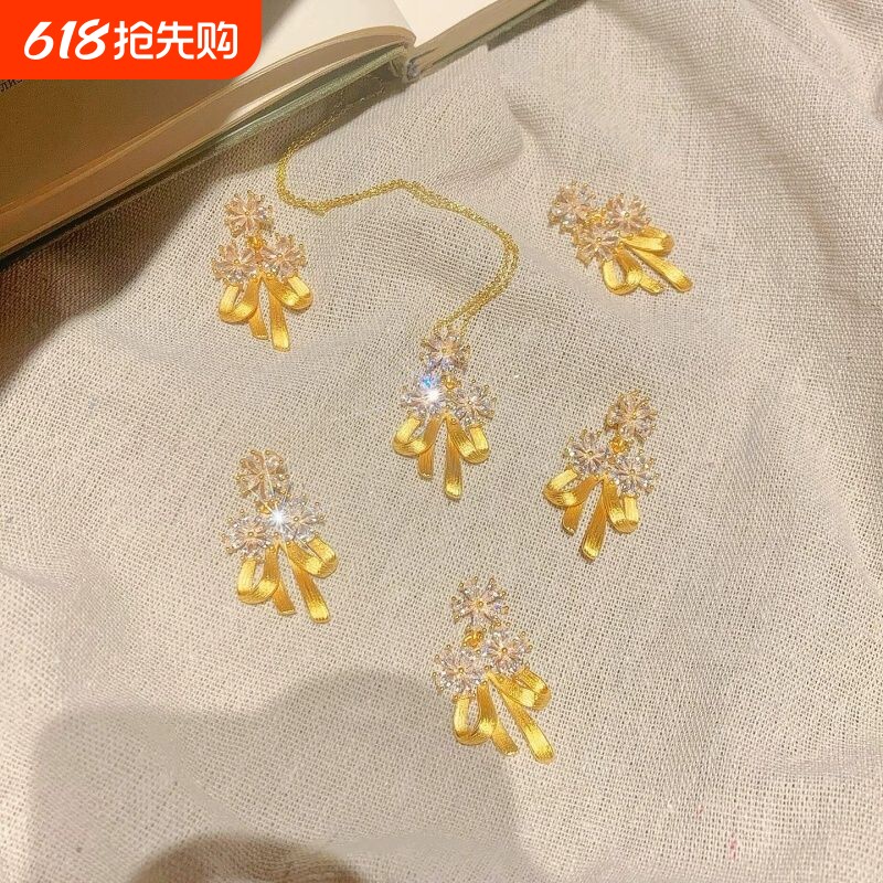 烟花蝴蝶结项链女金色设计感轻奢气质颈链锁骨链仙气吊坠轻奢饰品