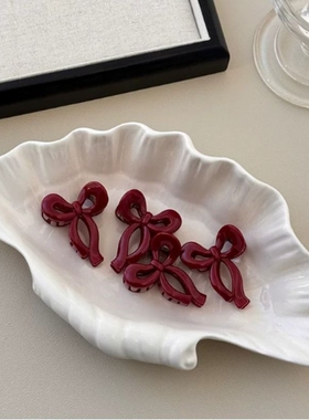 红色精致小巧蝴蝶结抓夹俏皮侧边