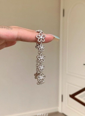 银色蕾丝花朵手链女轻奢小众精致2026新款手饰清冷感可抽拉手串女
