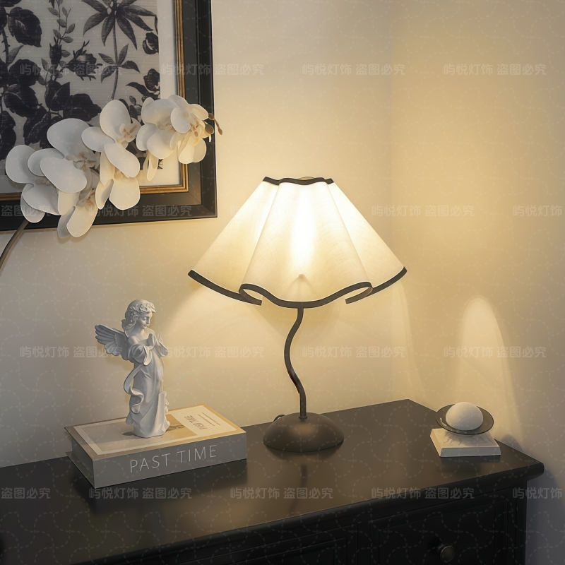 法式复古台灯卧室床头柜装饰氛围感高级感浪漫温馨创意弯杆小夜灯