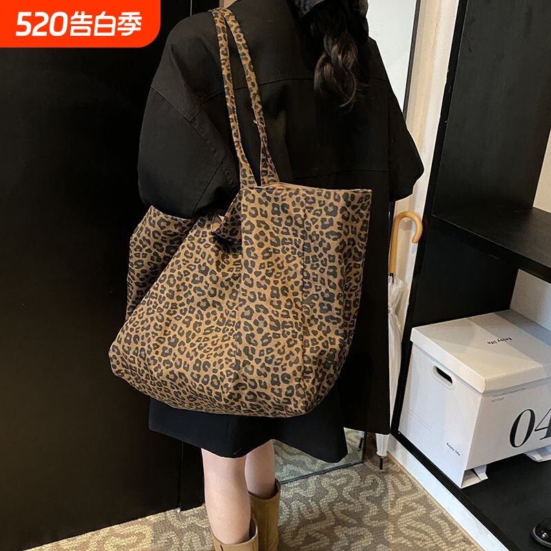 韩系小众豹纹帆布包女学生新款休闲慵懒风单肩包大容量通勤托特包