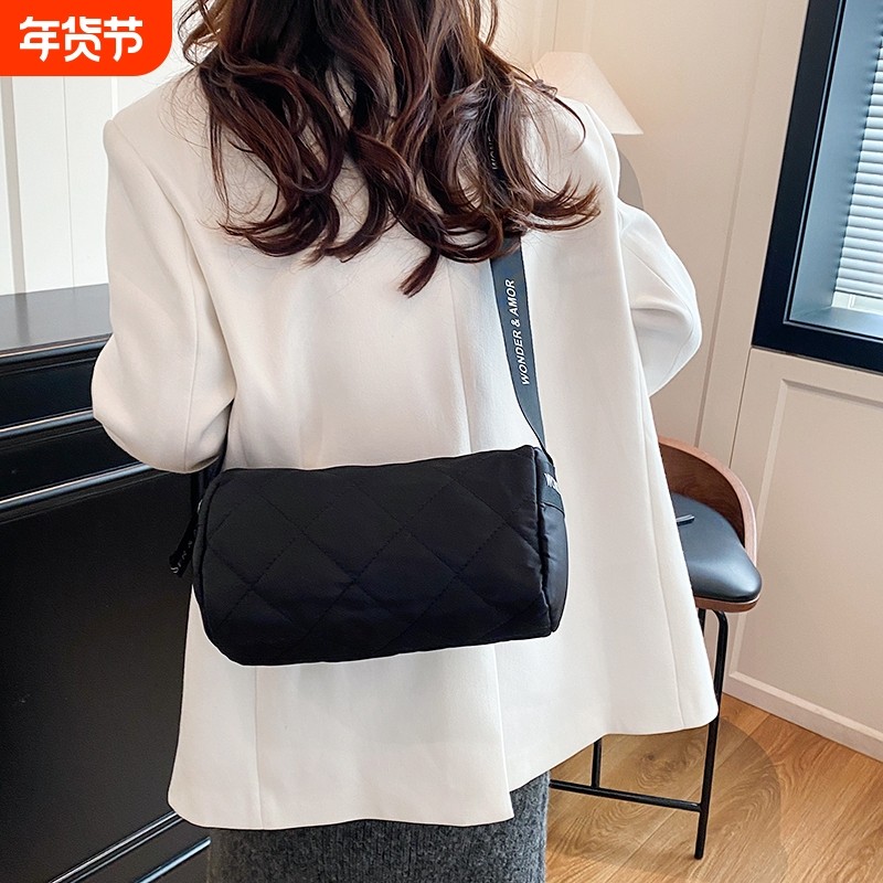 2026新款ins潮秋冬休闲单肩斜挎包枕头包高级感包包女包黑色轻便,箱包皮具/热销女包/男包,通用款女包,淘宝优惠券,粉丝福利购,淘宝优惠卷