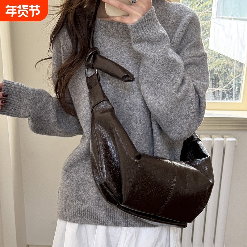 韩系ins大容量复古油蜡皮褶皱饺子包慵懒风休闲百搭牛角单肩挎包,箱包皮具/热销女包/男包,通用款女包,淘宝优惠券,粉丝福利购,淘宝优惠卷