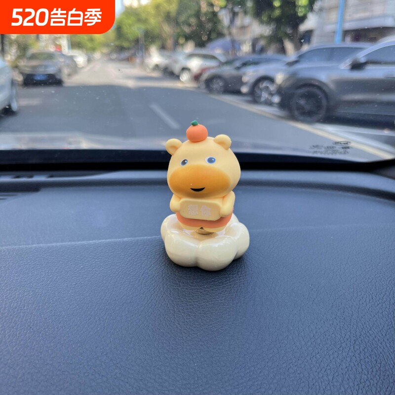 中控台水豚噜噜公仔玩偶汽车装饰摆件车载摆件车内饰品转转摆件