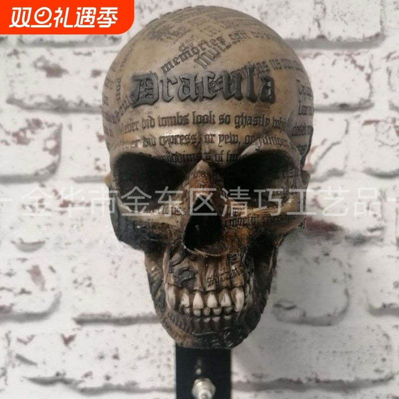 骷髅恐怖壁饰摆件创意摩托头盔挂饰设计家居庭院树脂骷髅摆件