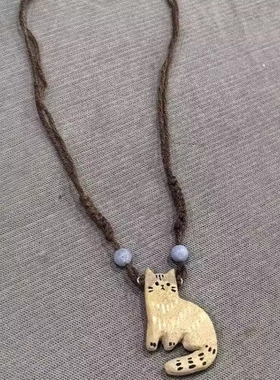 复古米灰色小猫项链2025新款秋冬小众设计毛衣链棕色手编绳锁骨链