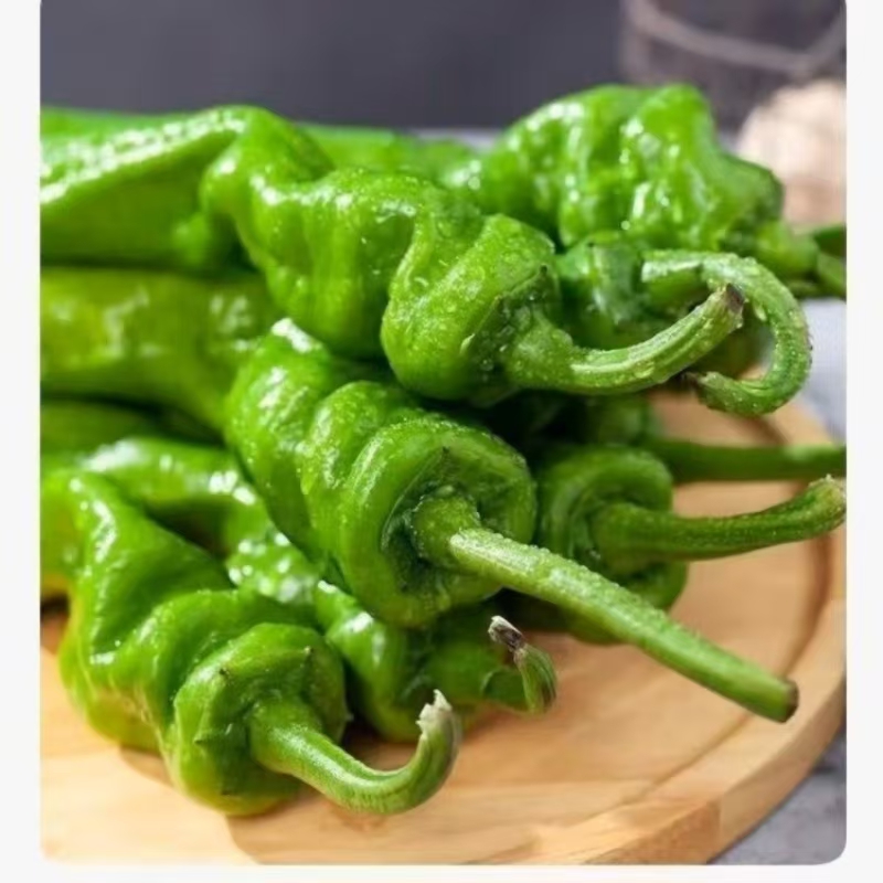 新鲜现摘螺丝椒香辣薄皮农家自种青尖椒青椒蔬菜批发皱皮辣椒