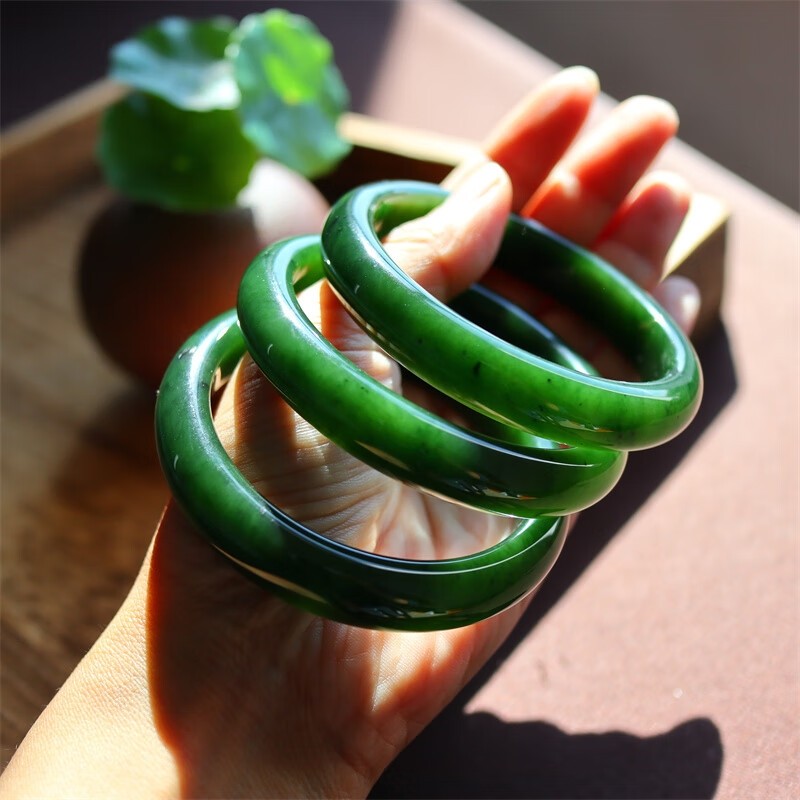 正品和田碧玉手镯女款乌兰海猕猴桃真玉石镯子送妈妈女友高档礼物