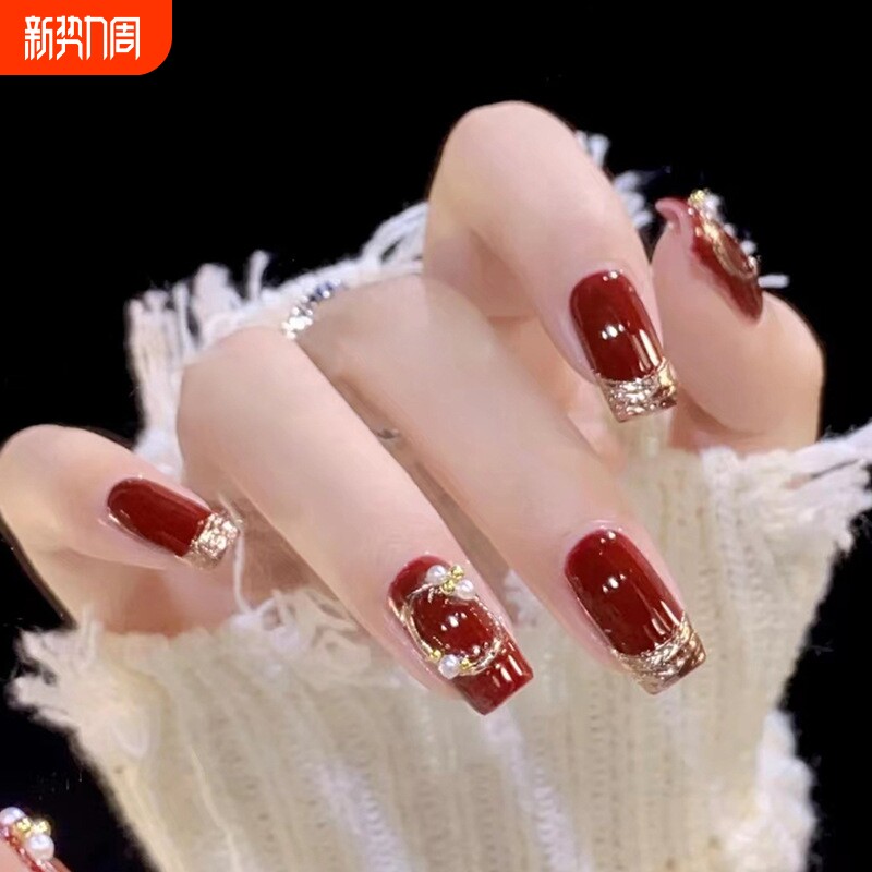 2026马穿戴甲过年美甲中长款红色高级感秋冬指甲贴片法式中款蝴蝶