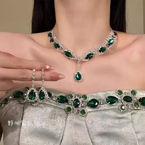 财阀千金复古宫廷风项链女仿绿宝石锁骨链晚礼服配饰爆闪水滴