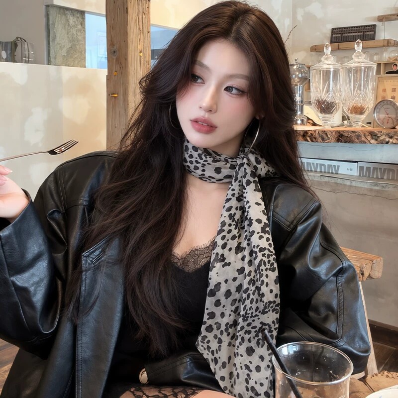 千禧风豹纹围巾女士薄款丝巾时尚百搭高级感披肩气质外搭复古围脖