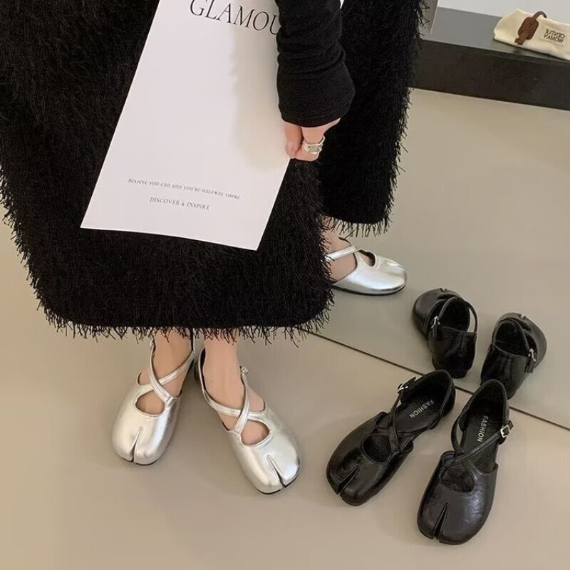 意尔康心选法式银色分趾玛丽珍鞋女款2026新款夏季镂空包头凉鞋平图片