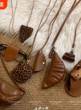 棕色系列~可爱kt猫豹纹皮质磁吸眼镜夹零钱耳机包长款挂脖配饰女