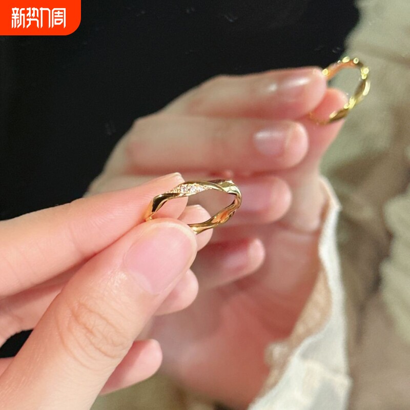 轻奢简约金色镶嵌锆石莫比乌斯环戒指女高级感指环开口可调节刻字