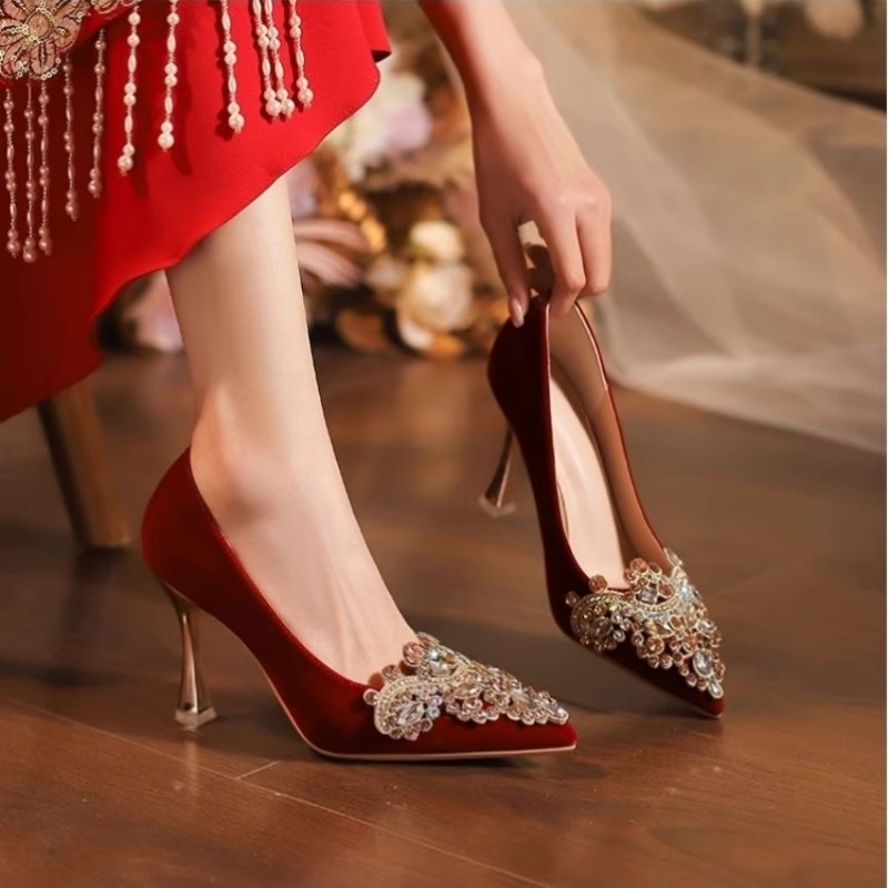 婚鞋女中式秀禾服婚纱两穿新娘鞋不累脚孕妇订婚敬酒服红色高跟鞋