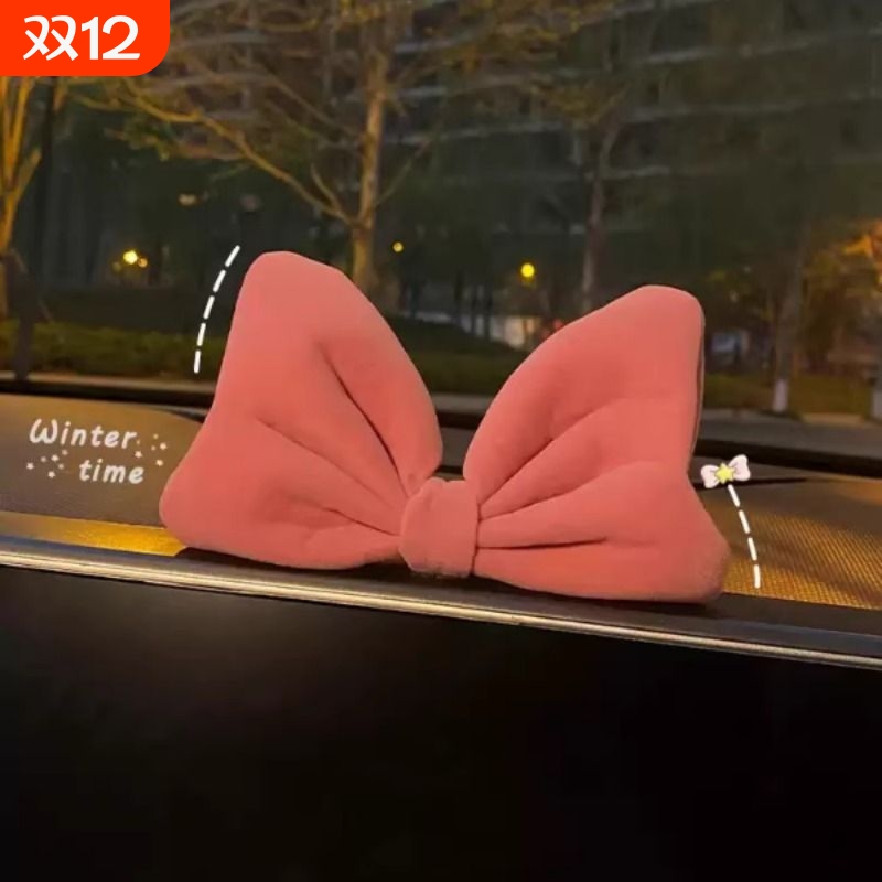 汽车摆件2025新款网红车载中控台女生车饰蝴蝶结车内装饰用品大全