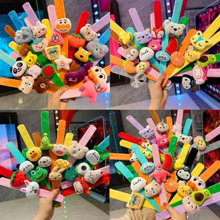 毛绒玩具儿童卡通啪啪圈手环熊脑玩偶校园活动小礼品婚礼手办礼物