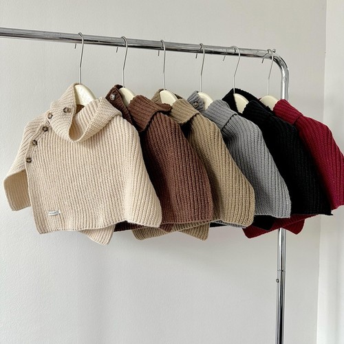 开叉纽扣高领针织披肩