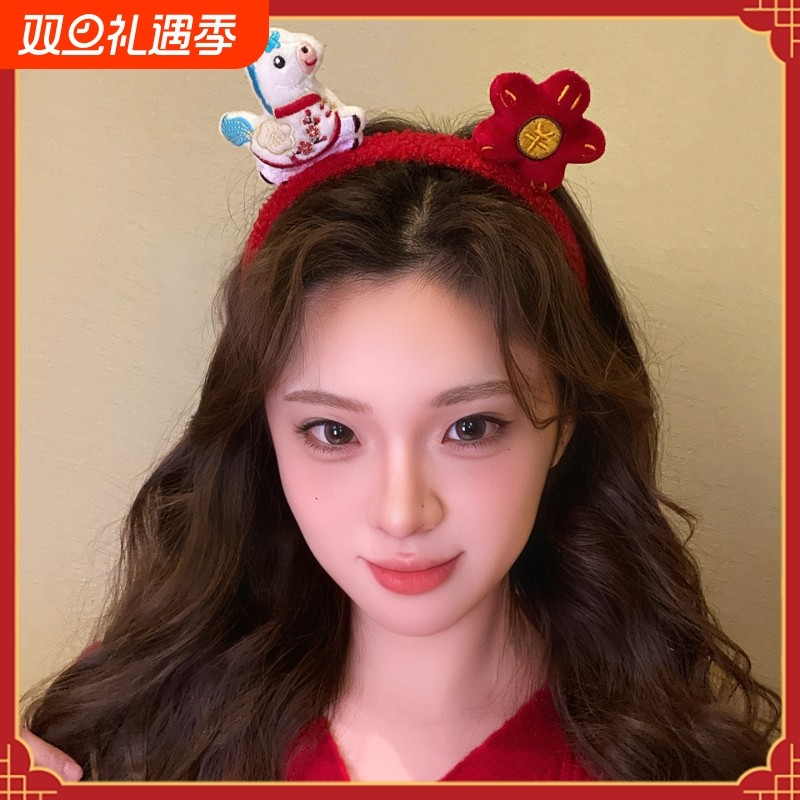 新年红色毛绒发箍可爱小马福字头饰拍照节日氛围感发饰女款饰品