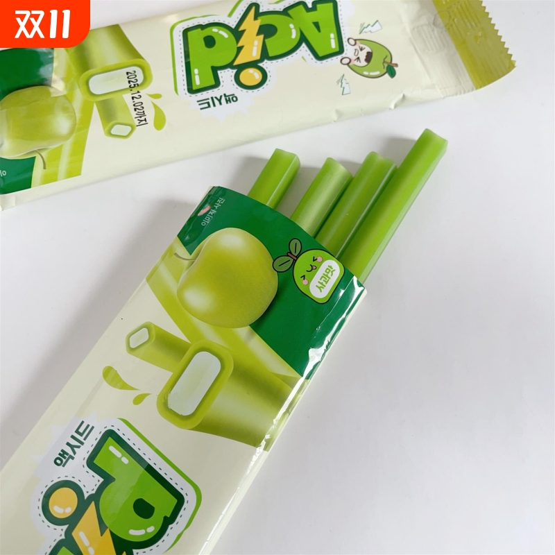 水果扭扭糖韩国零食可乐青苹果味长条夹心软糖酸甜味糖果儿童