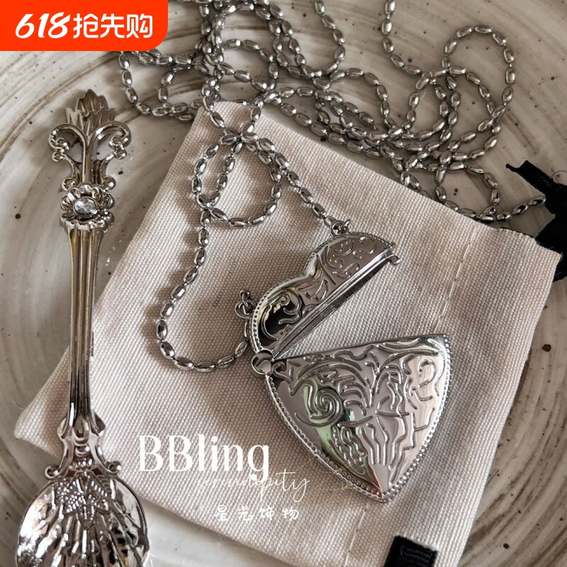 BB复古雕花爱心桃心水壶吊坠项链金属编织小挎包ins百搭毛衣链