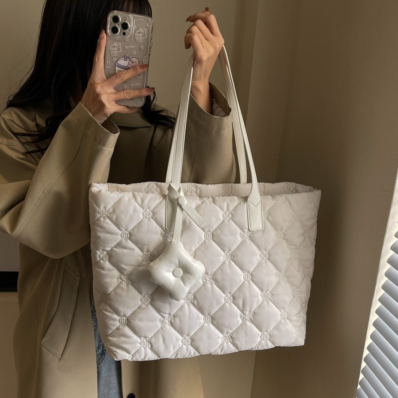 女包高颜值羽绒服包包潮流秋冬新款大容量通勤单肩托特包