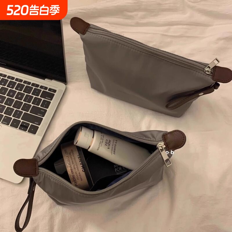 布艺化妆包旅行便携化妆品收纳包手提饺子包防水洗漱袋时尚高级感