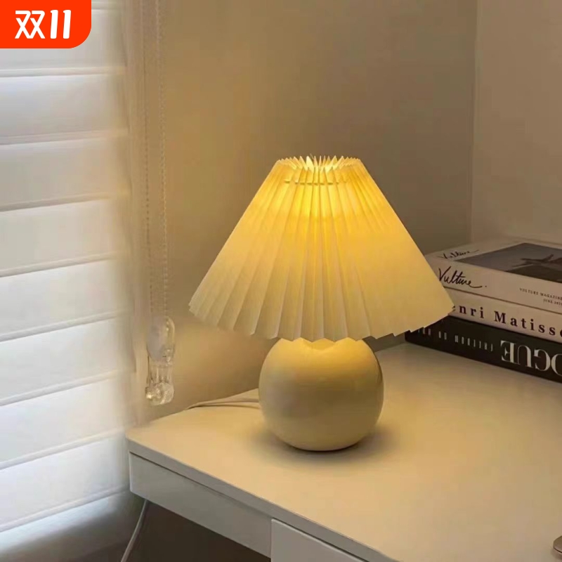 网红陶瓷百褶台灯少女ins床头灯浪漫时尚创意装饰灯复古卧室北欧