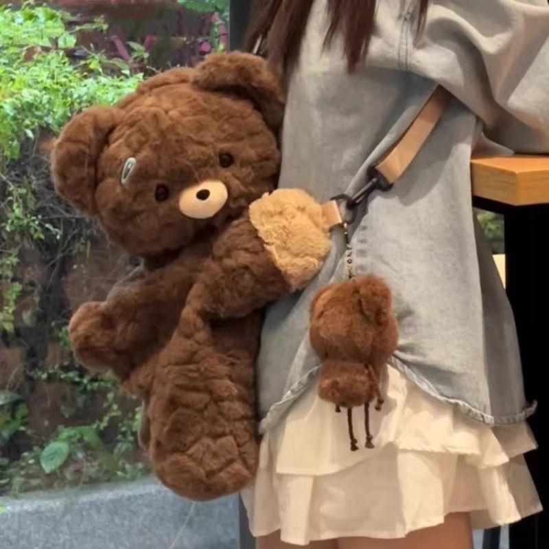日系二次元卡通趴趴小熊公仔毛绒斜跨包洋气少女jk背包可爱潮流女