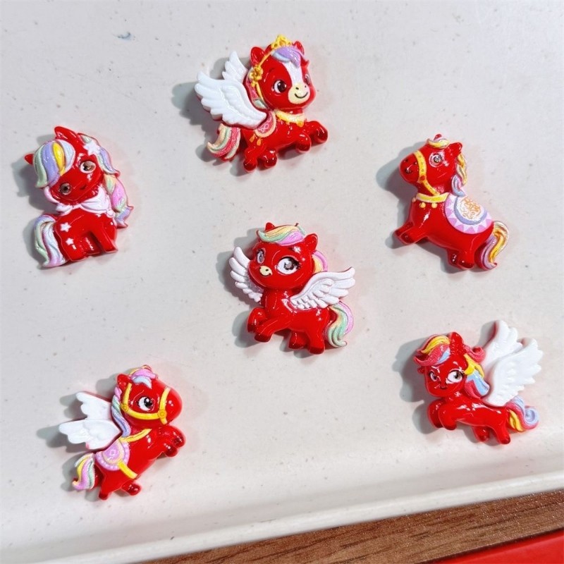 新年红色翅膀小飞马DIY树脂饰品配件手机壳冰箱贴鞋挂件材料