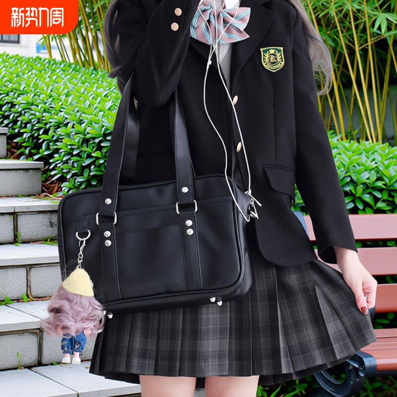 风格邮差包形单肩手提包学院风通勤女包JK制服风PU斜挎包黑色铆钉