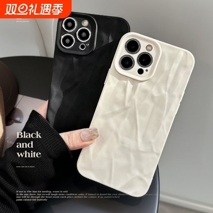 小众ins黑色高级感适用苹果15/14/13手机壳iPhone12promax哑光褶皱11/xr简约纯色7/8plus全包镜头磨砂防指纹