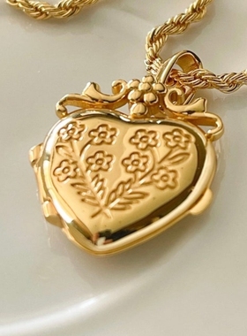 爱心花朵相册吊坠方形开合项链小众设计开合LOVE吊坠锁骨链毛衣链