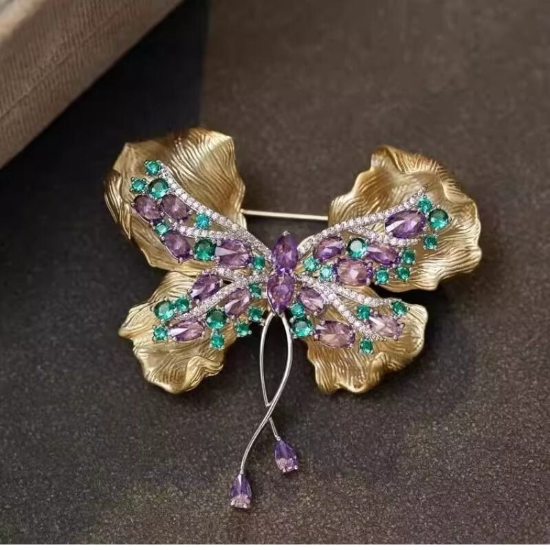 “福蝶降临”法式复古金色蝴蝶胸针高档气质西装外套大衣别针配饰