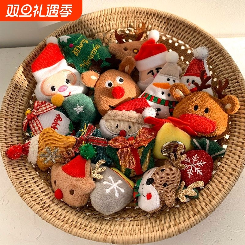 圣诞节卡通毛绒胸针可爱圣诞老人别针小礼物学生徽章装饰品女雪人