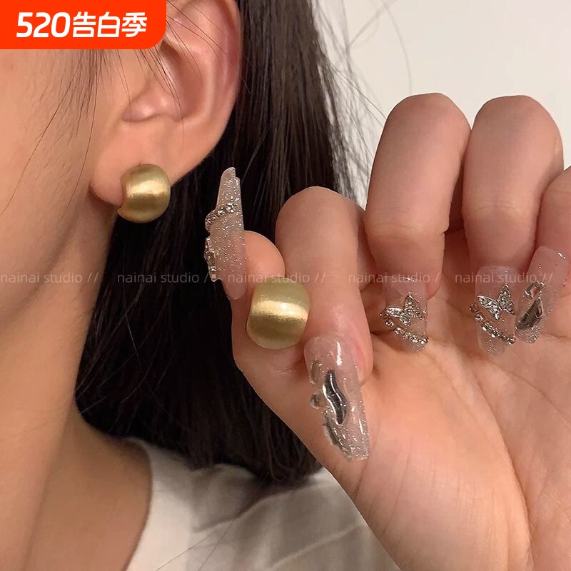 拉丝哑光弧形耳钉高级感轻奢磨砂小众设计耳环搭配新款耳饰潮水滴