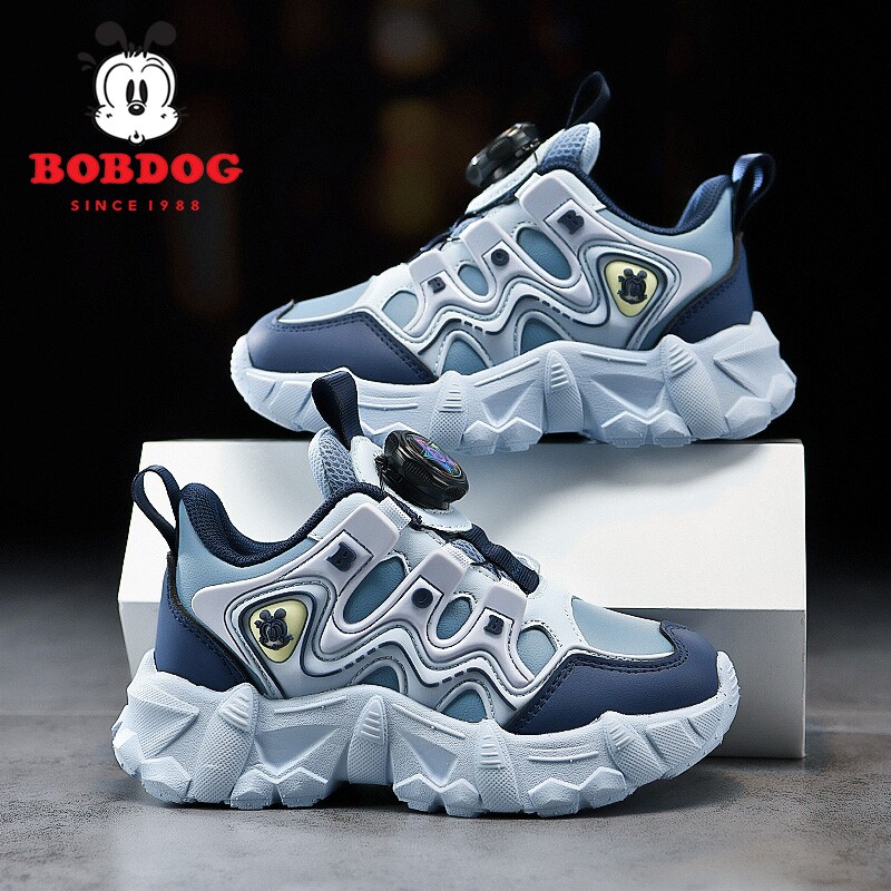 巴布豆男童鞋子2025秋冬新款男孩防滑纽扣防水皮面儿童运动鞋旋转