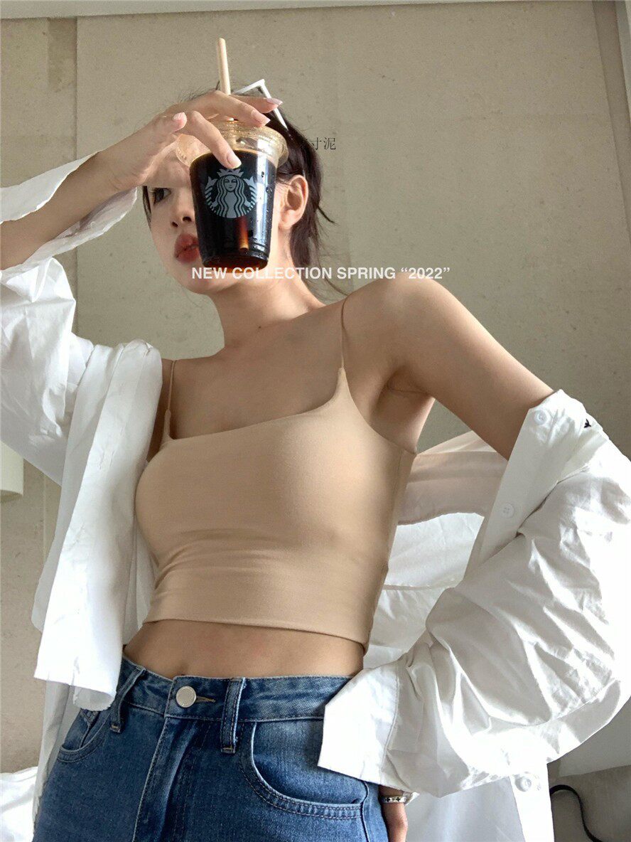 여름에 밖에서 입는 여성을 위한 흰색 작은 캐미솔 가슴 패드가 있는 튜브 탑 바닥이 있는 짧은 스타일 핫 걸 탑 트렌디하고 직접 가져오세요