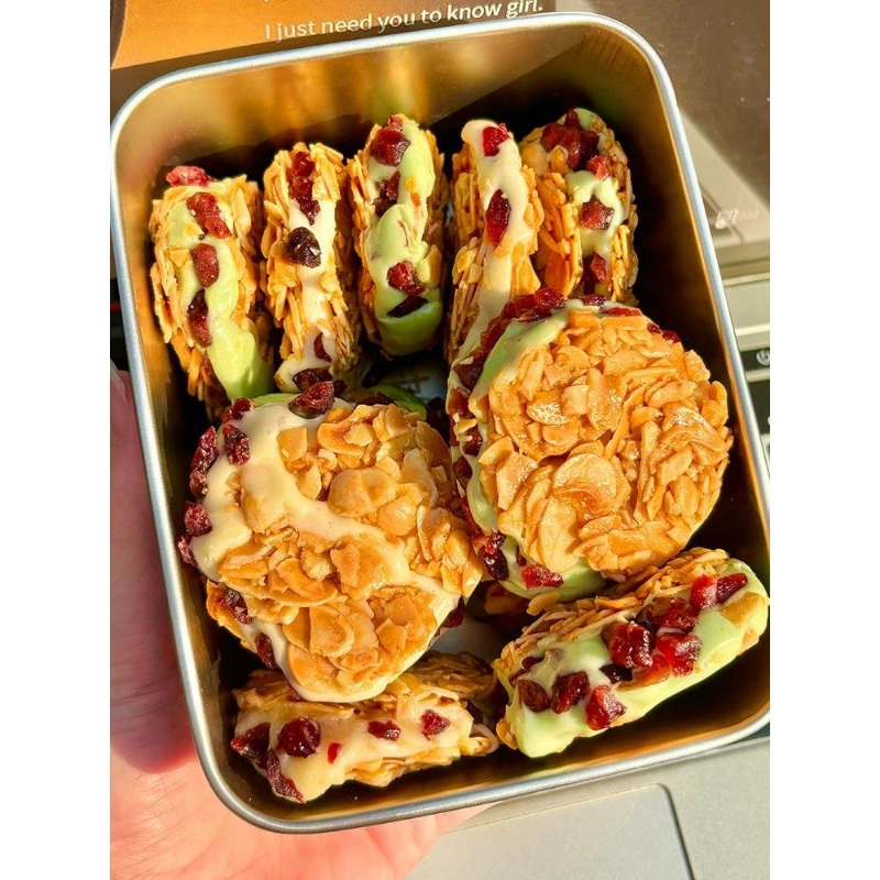 坚果！扁桃仁夹心酥蔓越莓牛轧夹心饼干杏仁脆片网红零食抹茶好吃