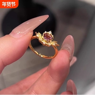 粉色爱心天使翅膀戒指可爱小众独特设计感闺蜜在逃公主食指戒