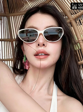 白色边框猫眼墨镜女款高级感