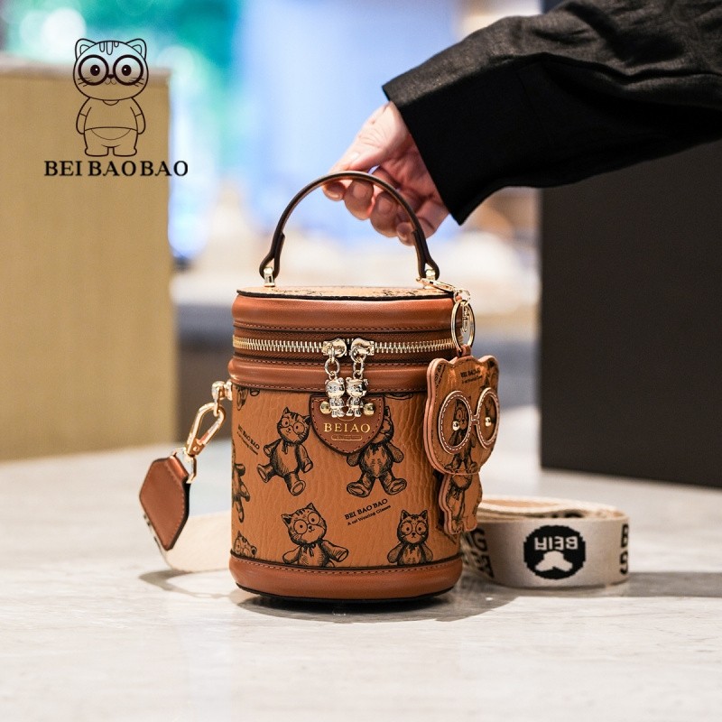 北包包时尚小众质感水桶包新款女包潮流撞色斜挎包复古手工