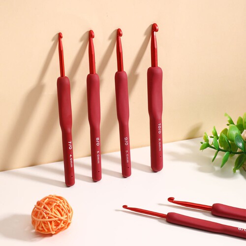 红色软柄钩针编织工具全套装