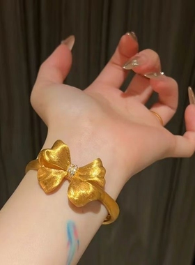 金色古法拉丝蝴蝶结可调节手镯开口精致灵动女士百搭首饰节日礼物