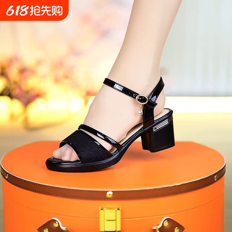 意尔康心选软皮女外穿凉鞋露趾防滑2025年夏季新款时尚一字扣女鞋