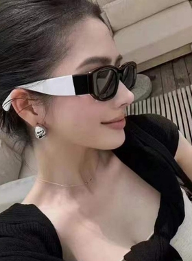 小香墨镜防紫外线方形女时尚潮流