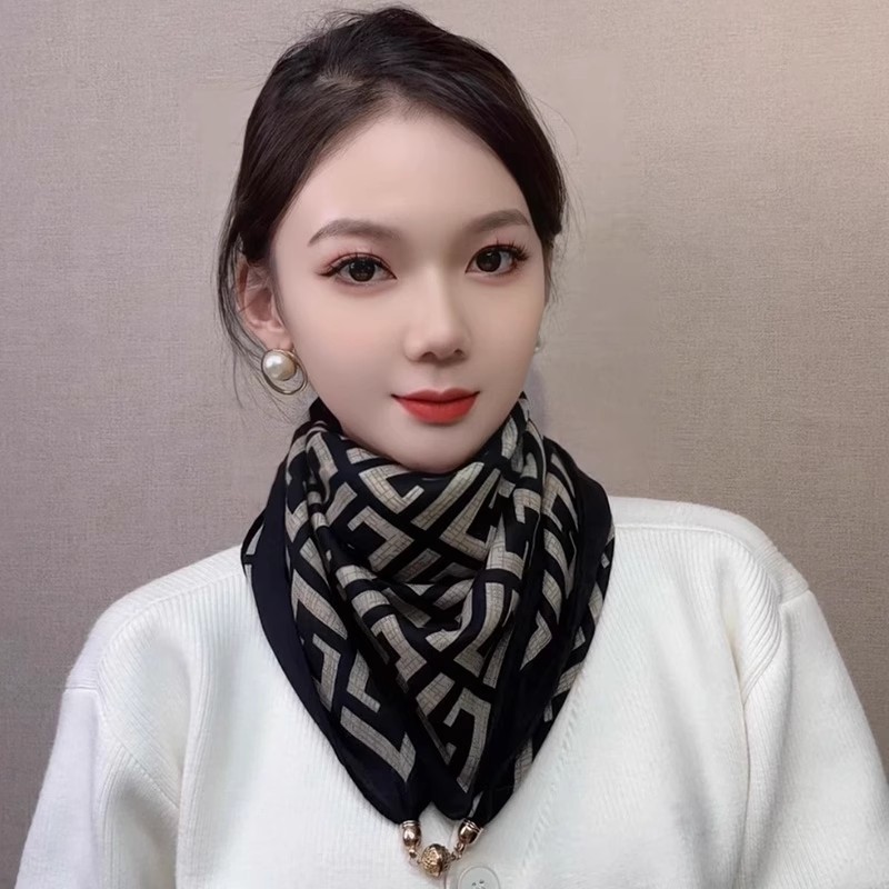 磁扣围巾女秋冬保暖高级感2025新款时尚妈妈丝巾小方巾围脖磁吸