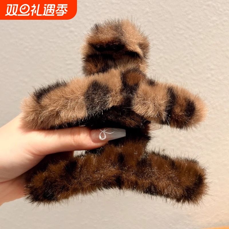 豹纹毛绒抓夹女秋冬高级感2025新款后脑勺盘发鲨鱼夹大号发卡头饰